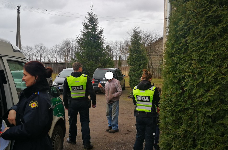 Tikrinama, ar nesikartoja smurto atvejai šeimose