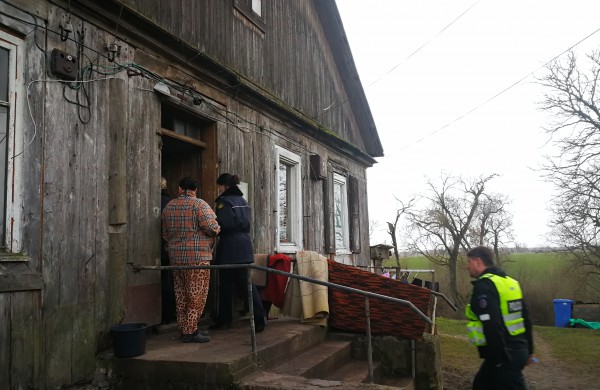 Tikrinama, ar nesikartoja smurto atvejai šeimose