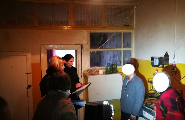 Tikrinama, ar nesikartoja smurto atvejai šeimose