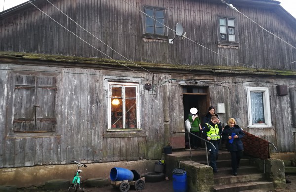 Tikrinama, ar nesikartoja smurto atvejai šeimose