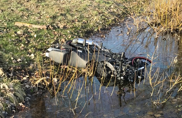 Atšilus orams, pirmoji motociklo avarija 