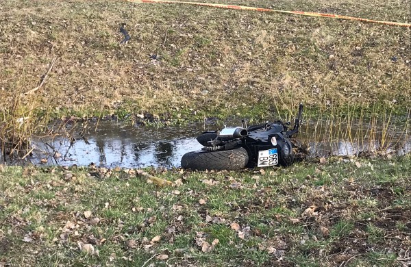 Atšilus orams, pirmoji motociklo avarija 