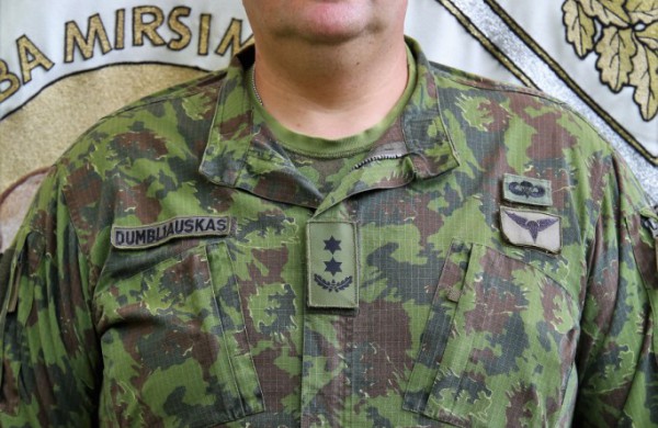 Nuo 1991 metų tarnybą Lietuvos kariuomenėje pradėjęs ir NATO štabuose tarnavęs plk. ltn. Ričardas Dumbliauskas: „Lietuvos kariai moka gerbti realybę ir nepasiduoti iliuzijoms“