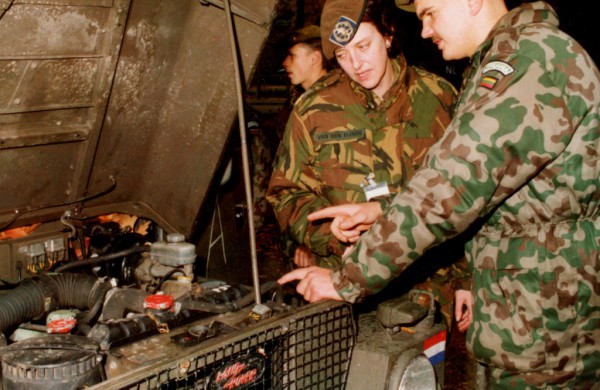 Nuo 1991 metų tarnybą Lietuvos kariuomenėje pradėjęs ir NATO štabuose tarnavęs plk. ltn. Ričardas Dumbliauskas: „Lietuvos kariai moka gerbti realybę ir nepasiduoti iliuzijoms“