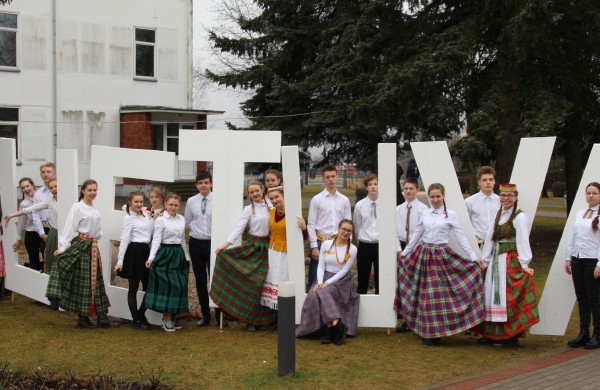 Pirmoji jonavietės piešta mandala gimė “iš lėkštės” (nuotraukų galerija)