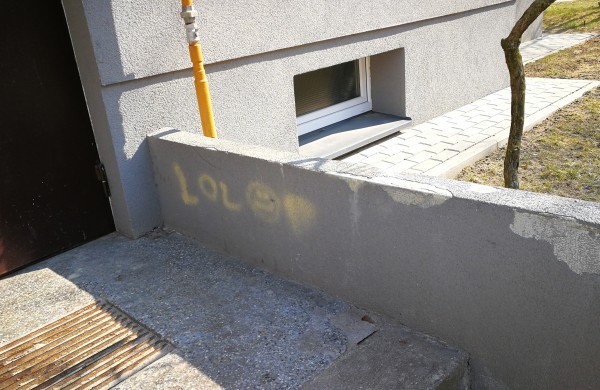 Grafiti padaryta žala apie 1000 eurų – ar kas atlygins nuostolius?