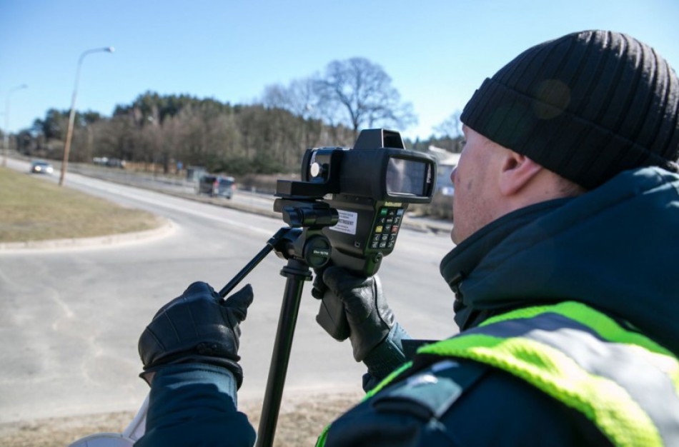Daugiau nei 50 km/val. greitį viršijęs vyras tikino skubantis į susitikimą