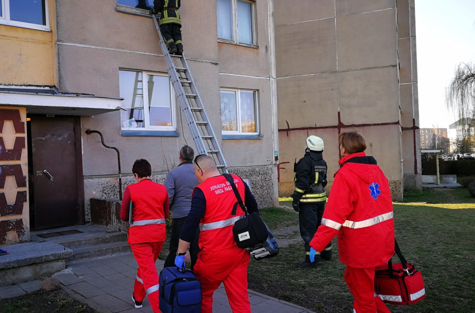 Ar patikite kaimynams atsarginį raktą nuo buto?