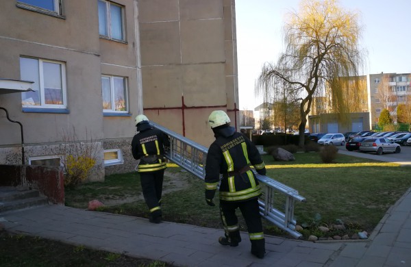 Ar patikite kaimynams atsarginį raktą nuo buto?