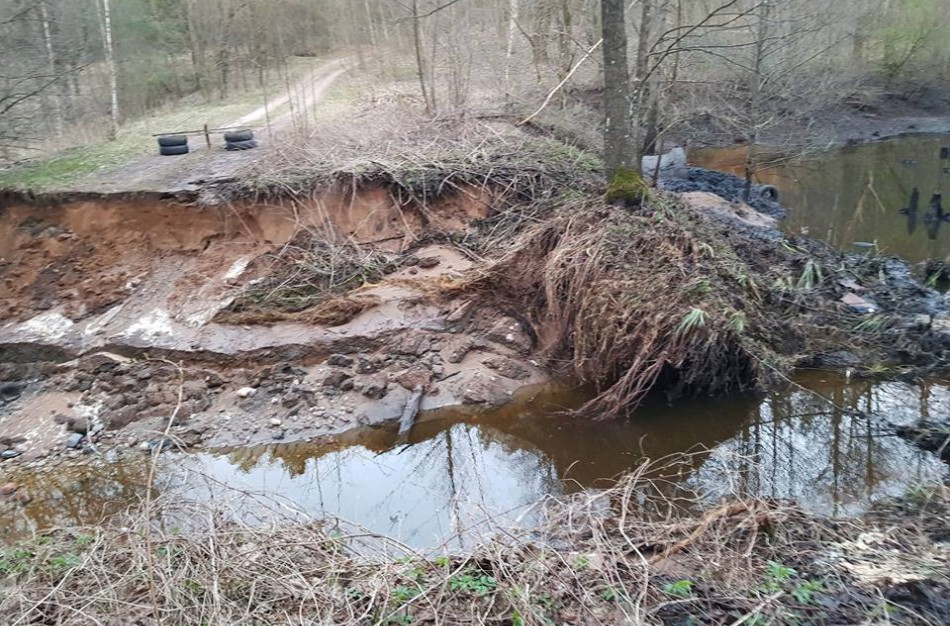 Vertinama potvynio žala - vien tik kelio atstatymui gali prireikti penkiaženklės sumos