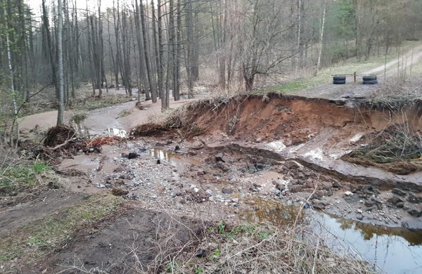 Vertinama potvynio žala - vien tik kelio atstatymui gali prireikti penkiaženklės sumos