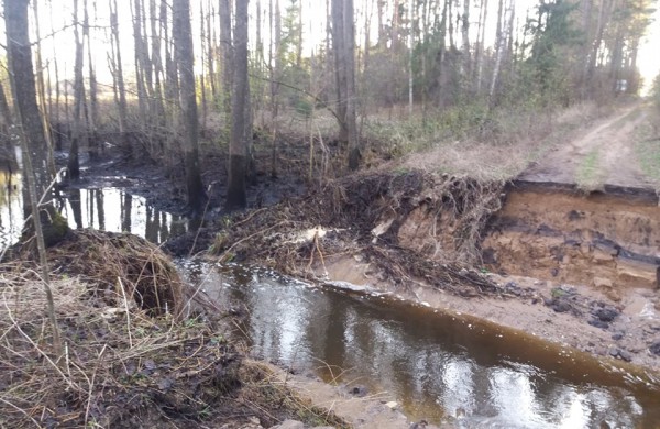 Vertinama potvynio žala - vien tik kelio atstatymui gali prireikti penkiaženklės sumos