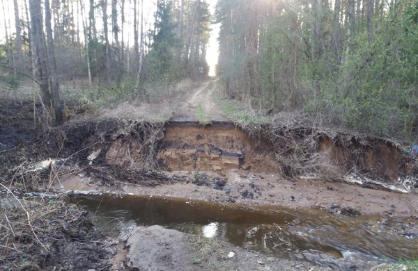 Vertinama potvynio žala - vien tik kelio atstatymui gali prireikti penkiaženklės sumos