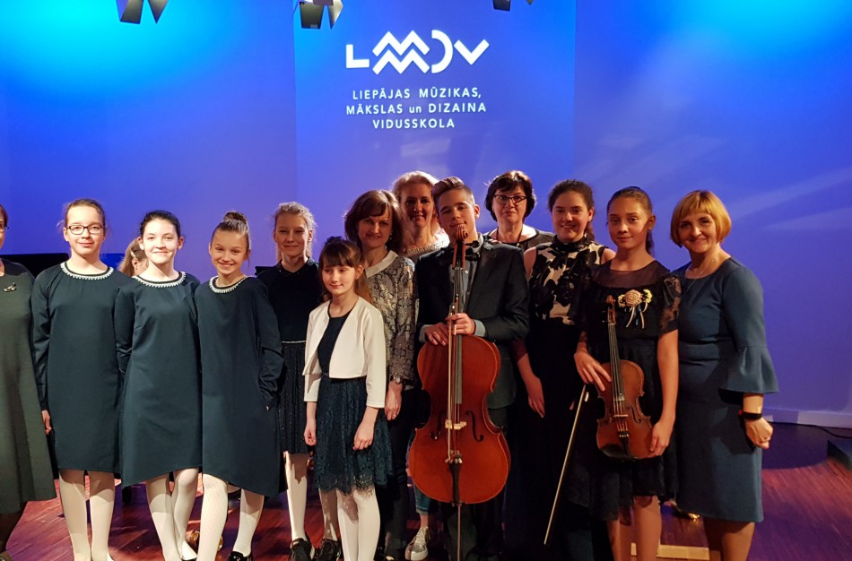 Jaunieji atlikėjai tarptautiniame konkurse įvertinti diplomais