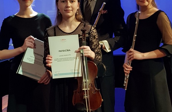Jaunieji atlikėjai tarptautiniame konkurse įvertinti diplomais