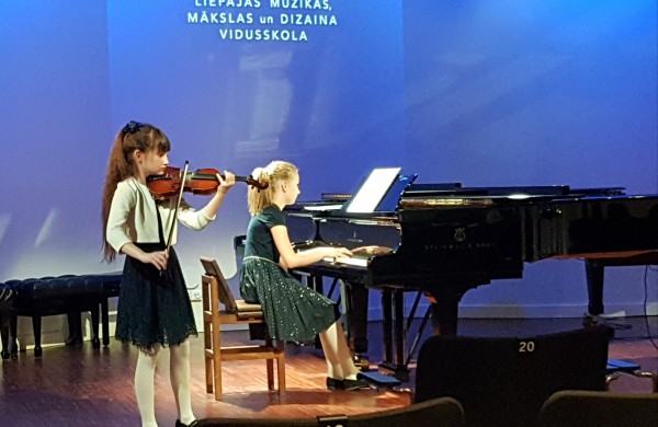 Jaunieji atlikėjai tarptautiniame konkurse įvertinti diplomais