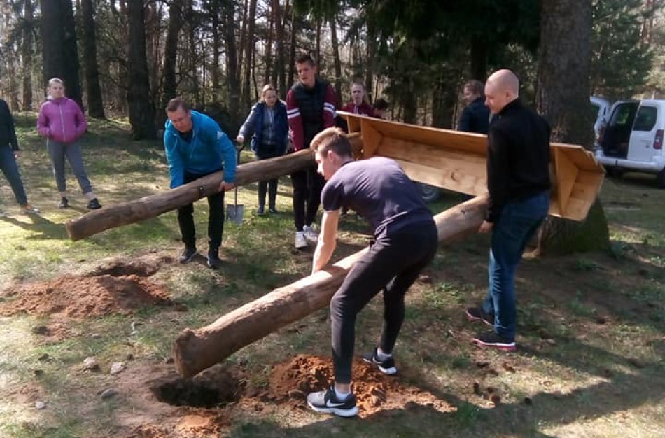 Atnaujintas praeitais metais nuniokotas „Lietavos“ mokyklos parkas