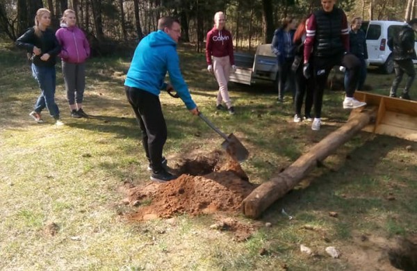 Atnaujintas praeitais metais nuniokotas „Lietavos“ mokyklos parkas