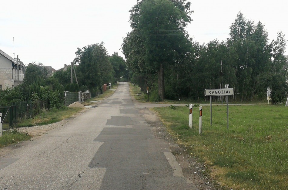 Traktorius užvažiavo ant pėdos pėsčiajam