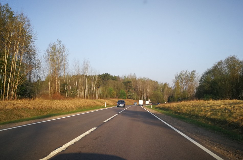 Jonavos, Kauno ir Elektrėnų pareigūnai persekioja įtartiną automobilį