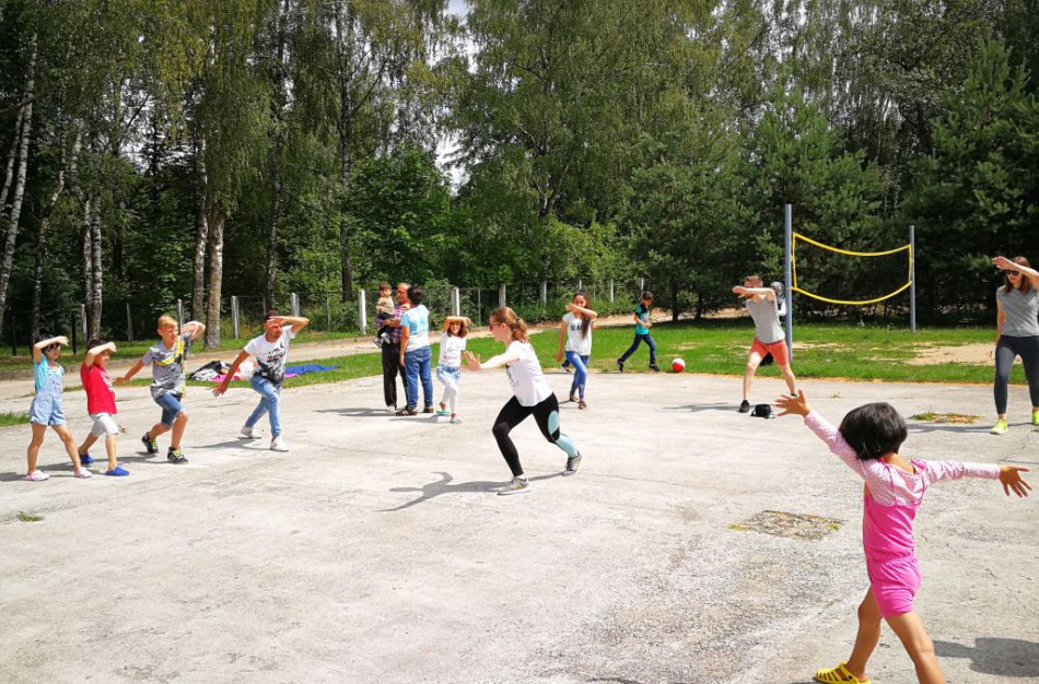 Pabėgėlių vaikams lietuviškas šokis primins jų teisę į laisvę