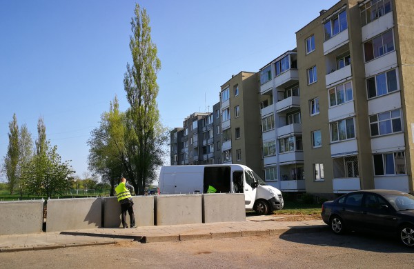 Gyventojai piktinasi: Jonavoje, Chemikuose – konteinerių bumas