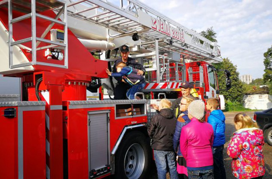 Startuos akcija „Svečiuose pas ugniagesius“