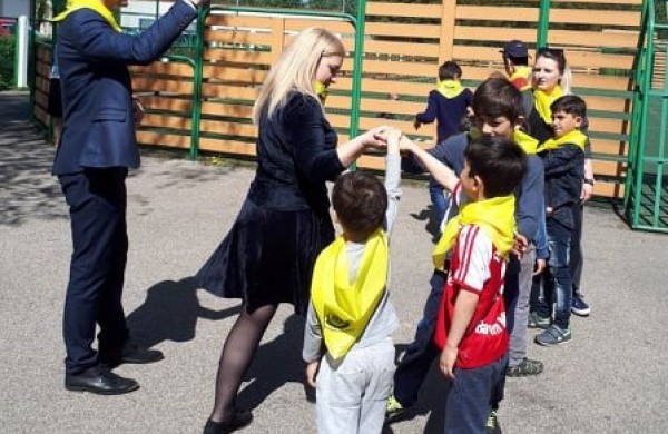 Pabėgėlių vaikams lietuviškas šokis priminė jų teisę į laisvę, saviraišką, laisvalaikį