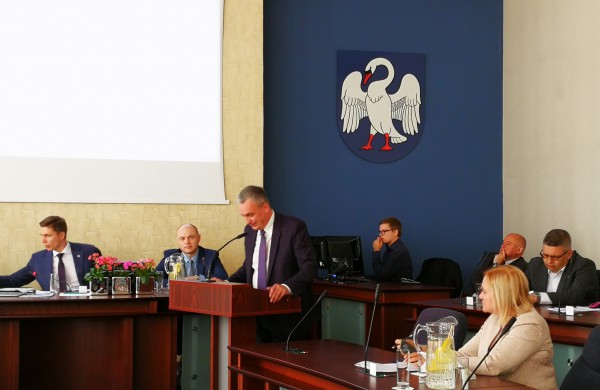 Svarstant mokyklų pertvarką: opozicijos akibrokštas - nusišalino nuo balsavimo 