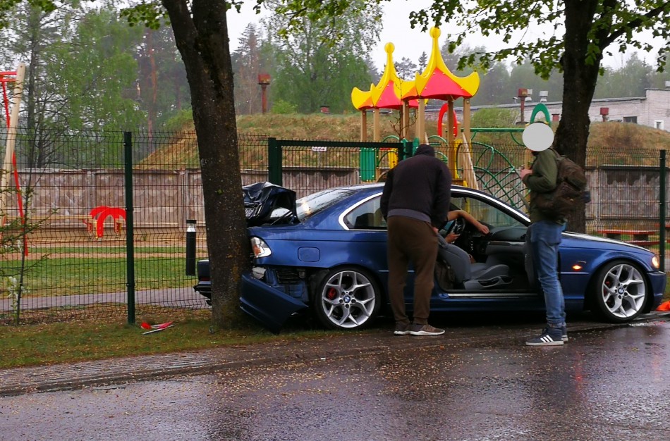 Nesėkmingas rytas BMW vairuotojui