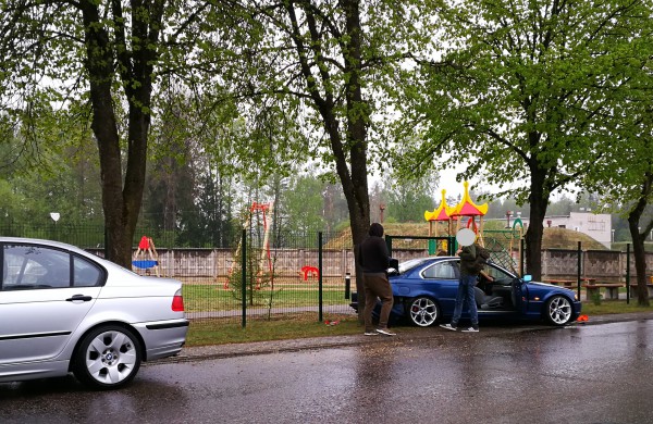 Nesėkmingas rytas BMW vairuotojui