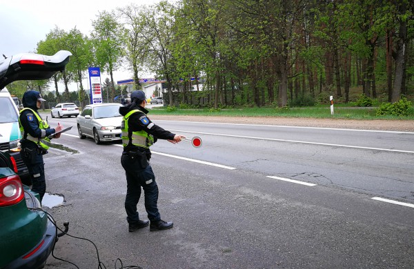 Šiandien tikrinta, kokią taršą į orą skleidžia automobilių išmetamos dujos
