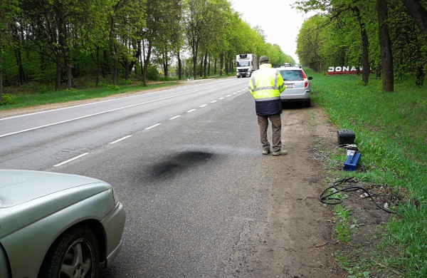 Šiandien tikrinta, kokią taršą į orą skleidžia automobilių išmetamos dujos