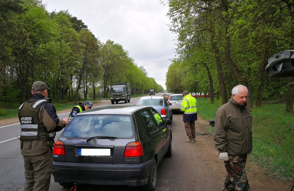 Šiandien tikrinta, kokią taršą į orą skleidžia automobilių išmetamos dujos