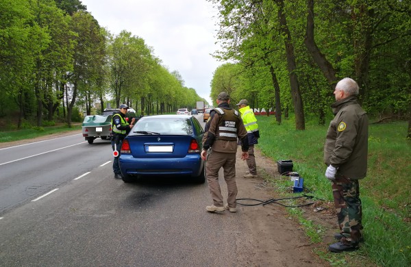 Šiandien tikrinta, kokią taršą į orą skleidžia automobilių išmetamos dujos