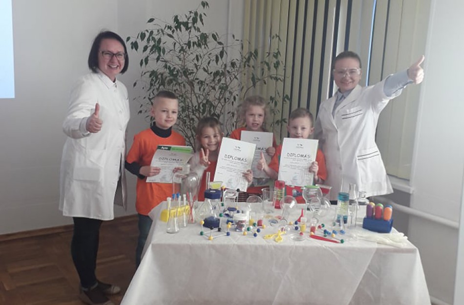 Nauja darželio „Bitutė“ atstovų patirtis respublikinėje konferencijoje „Per mokslo kalnus“