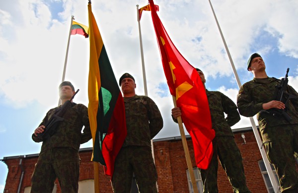 Kaune į mokymo operaciją Ukrainoje išlydėti Lietuvos kariai