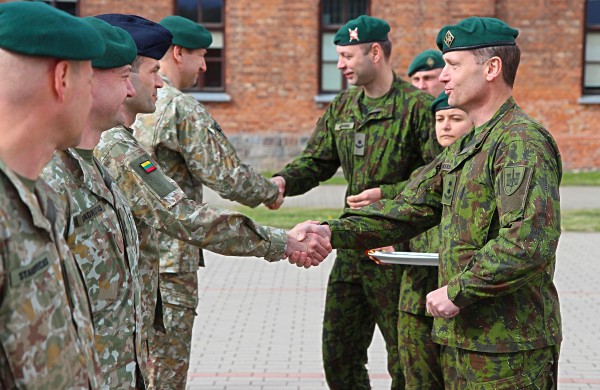 Kaune į mokymo operaciją Ukrainoje išlydėti Lietuvos kariai