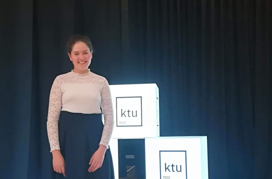 Jaunosios pianistės pranoko daugiau kaip 90 konkurso dalyvių