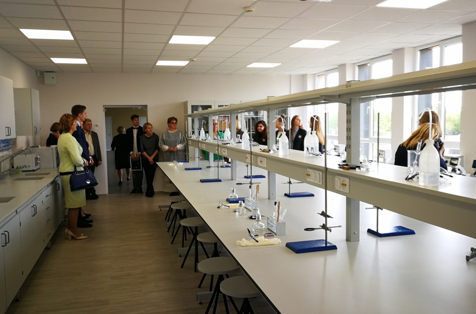 Senamiesčio gimnazijoje atidaryta gamtos mokslų laboratorija