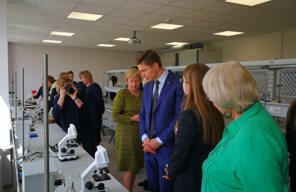 Senamiesčio gimnazijoje atidaryta gamtos mokslų laboratorija