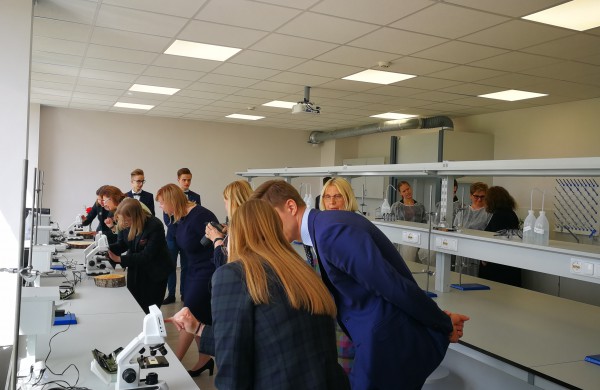 Senamiesčio gimnazijoje atidaryta gamtos mokslų laboratorija