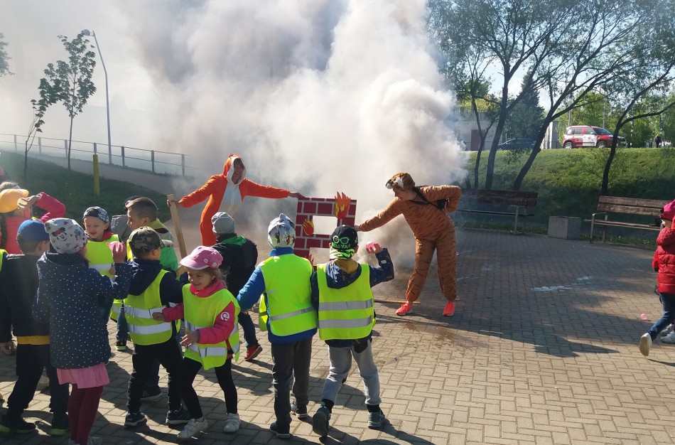 Jonavos lopšelyje-darželyje „Bitutė“ rajono priešmokyklinukai pagilino žinias apie saugų elgesį su ugnimi
