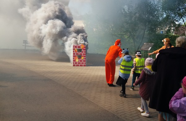 Jonavos lopšelyje-darželyje „Bitutė“ rajono priešmokyklinukai pagilino žinias apie saugų elgesį su ugnimi