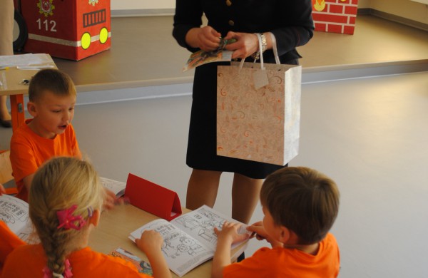 Jonavos lopšelyje-darželyje „Bitutė“ rajono priešmokyklinukai pagilino žinias apie saugų elgesį su ugnimi