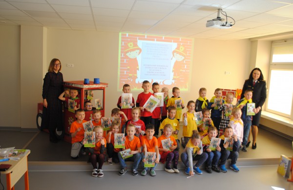 Jonavos lopšelyje-darželyje „Bitutė“ rajono priešmokyklinukai pagilino žinias apie saugų elgesį su ugnimi