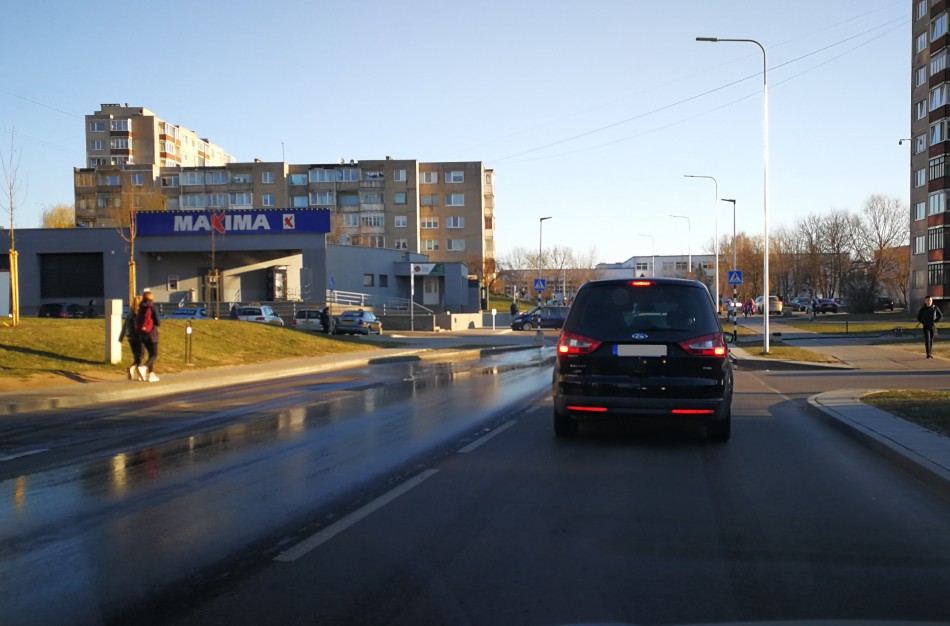 Dėl lietaus nuotekų tinklų šulinių tvarkymo darbų Chemikų gatvėje
