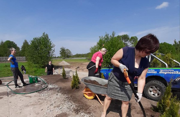 Užusaliečiai kviečia pasidžiaugti kartu – atidaroma nauja aikštelė riedlenčių parkui 