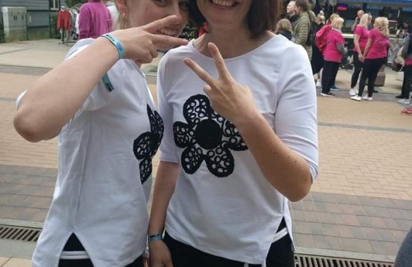 Moterų linijinių šokių kolektyvo “Vėtra” pasirodymas festivalyje Palangoje