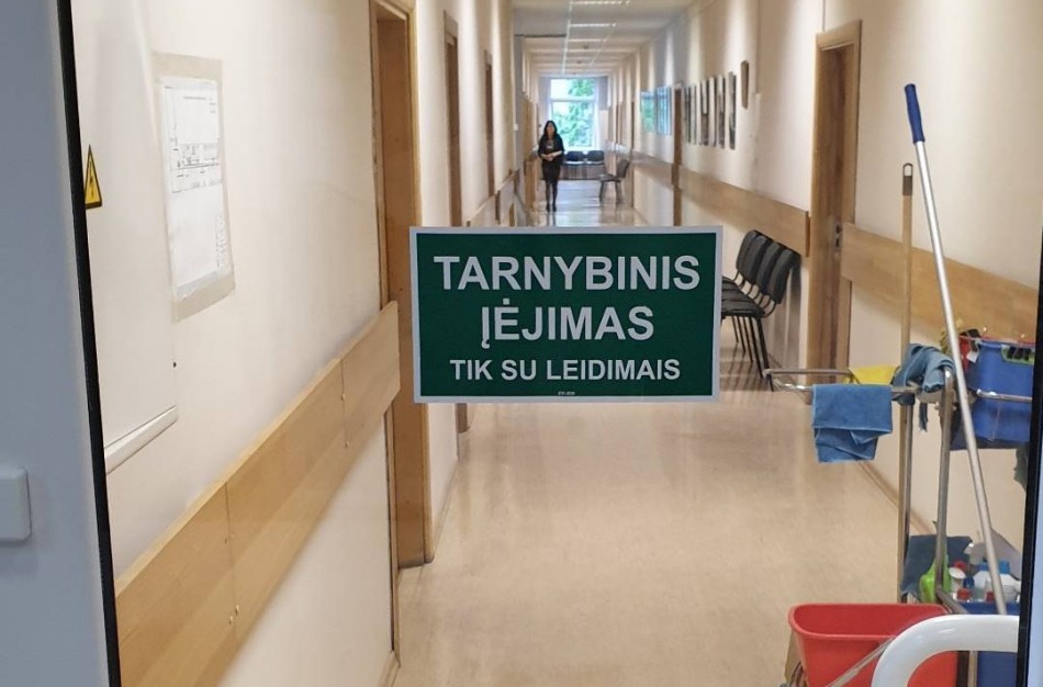 Elektroniniais užraktais nuo gyventojų atsitvėrusi Jonavos savivaldybė vėl atvers duris visuomenei